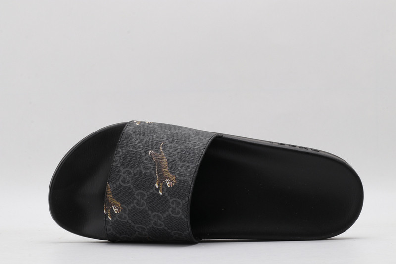 g*u*i sandals