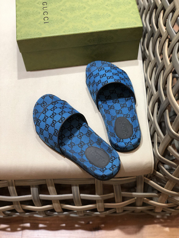 g*u*i sandals
