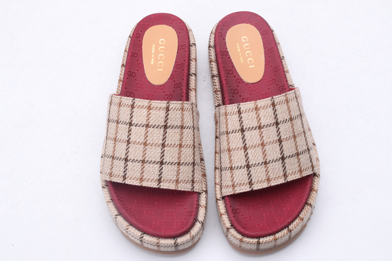 g*u*i sandals
