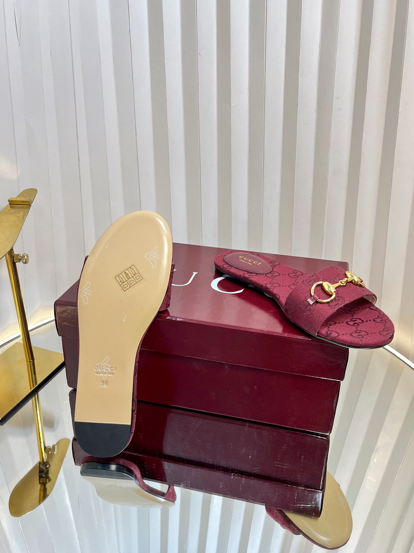 G*u*i sandals