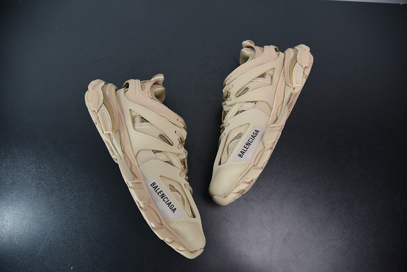 bc track sneaker