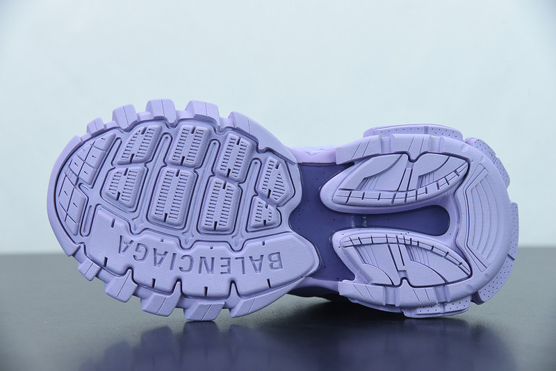 bc track sneaker