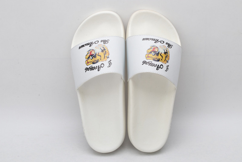 g*u*i sandals