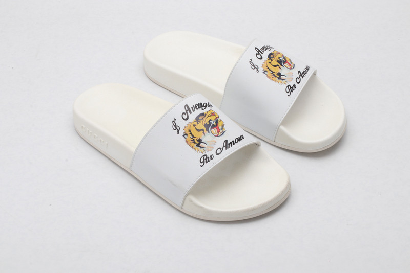 g*u*i sandals