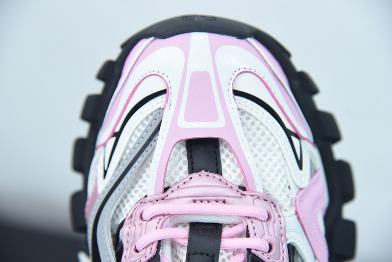 bc track sneaker