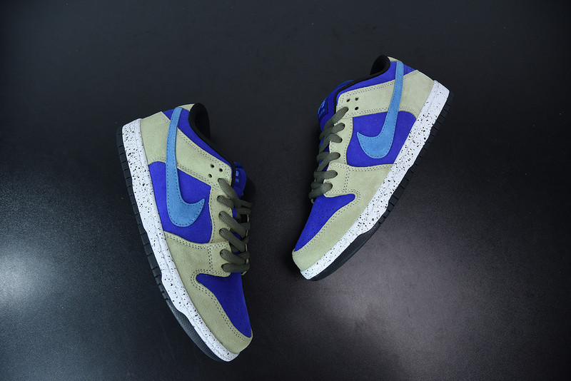 nike sb dunk low “celadon” bq6817-301