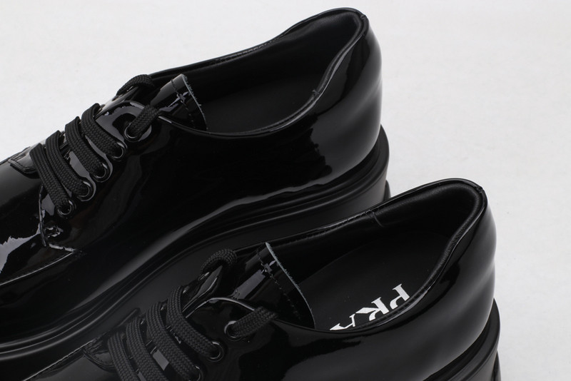 pr sneaker