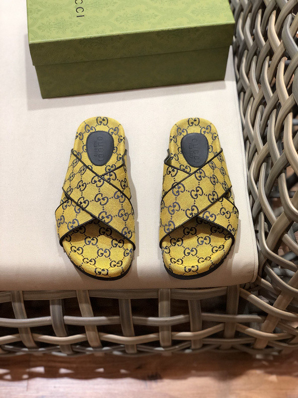 g*u*i sandals