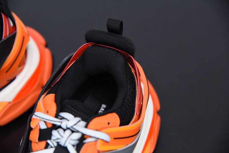 bc track sneaker