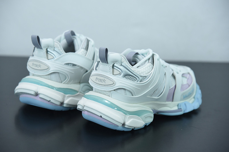 bc track sneaker