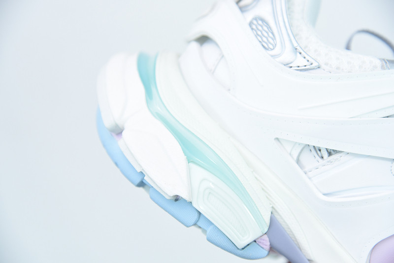 bc track sneaker