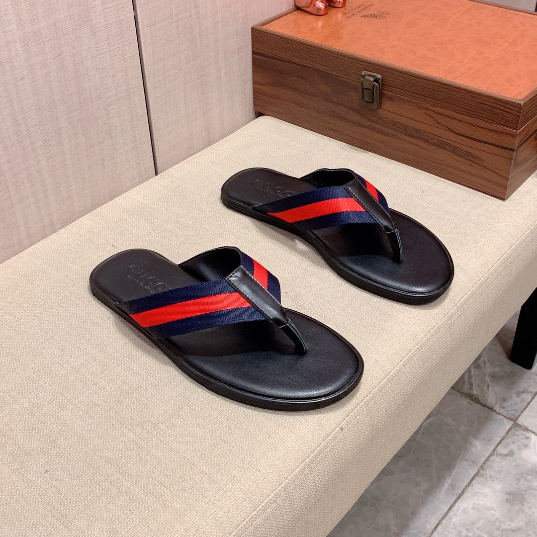 G*u*i sandals