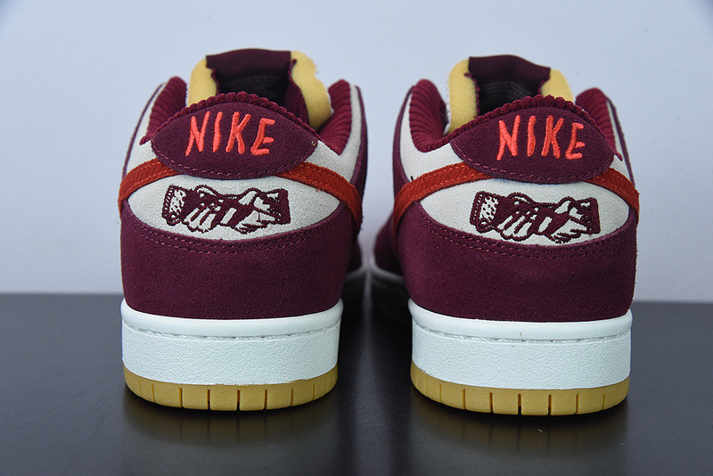 skate like a girl x nike sb dunk low dx4589-600