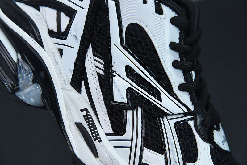 Ba*len*cia*ga runner sneaker