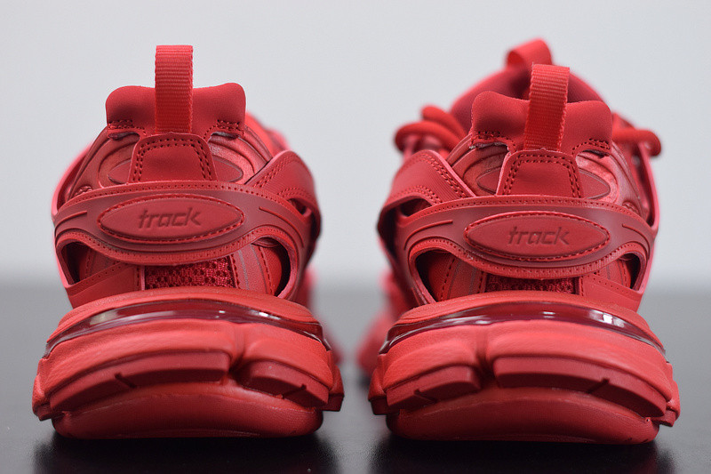 bc track sneaker