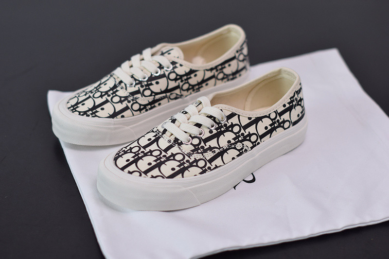dio* sneaker