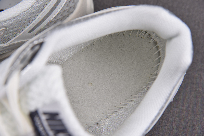 nike zoom vomero 5 photon dust metallic silver (women