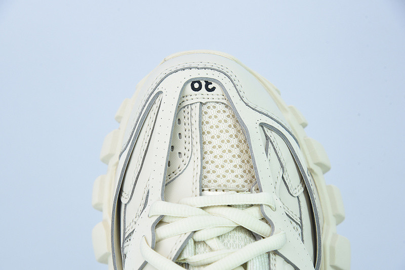 bc track sneaker