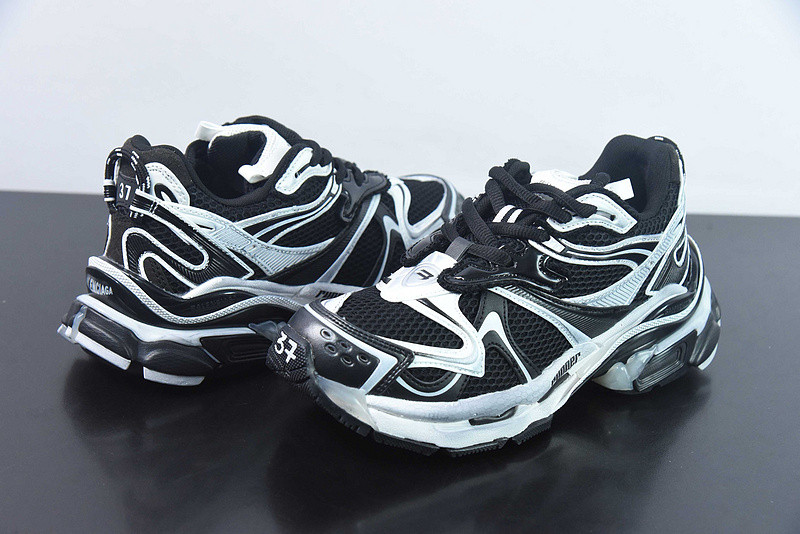 Ba*len*cia*ga runner sneaker
