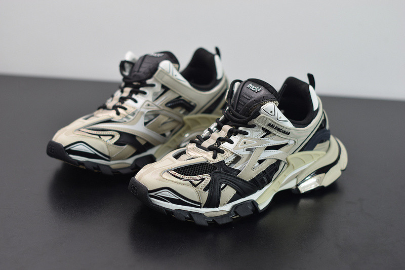 bc track sneaker