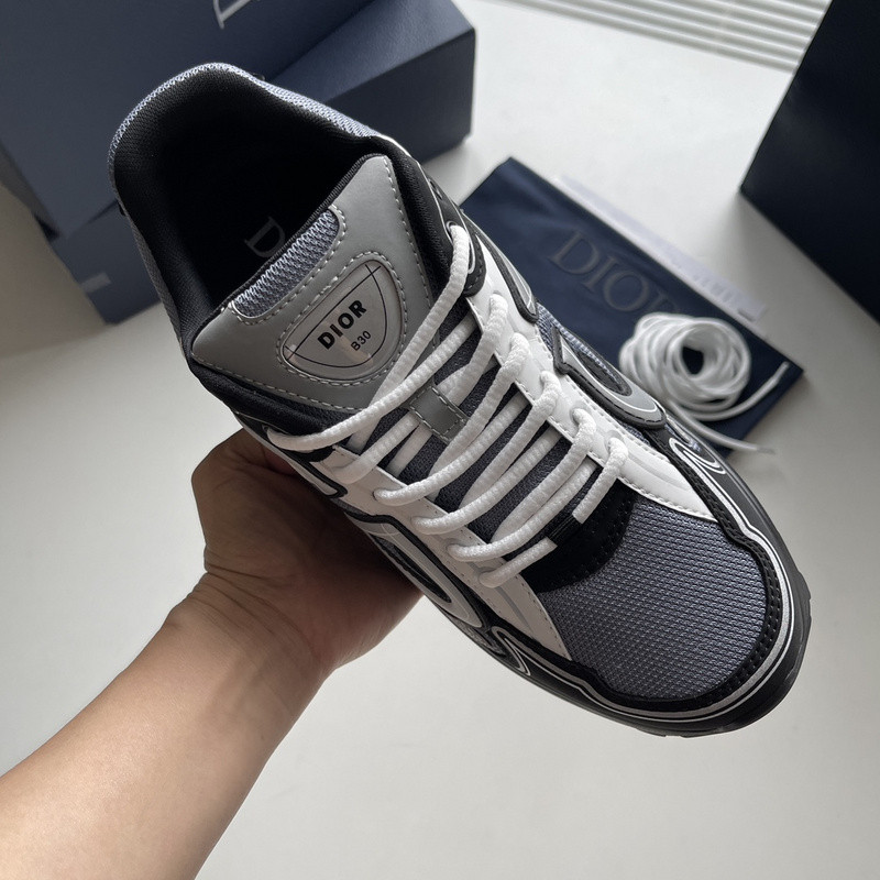 dio* sneaker