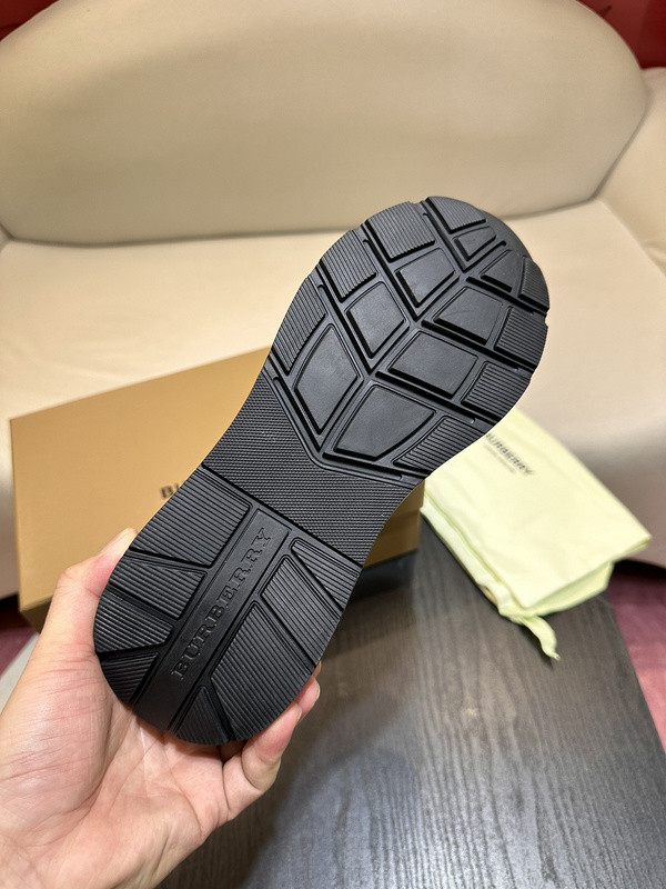 B**rry sneaker