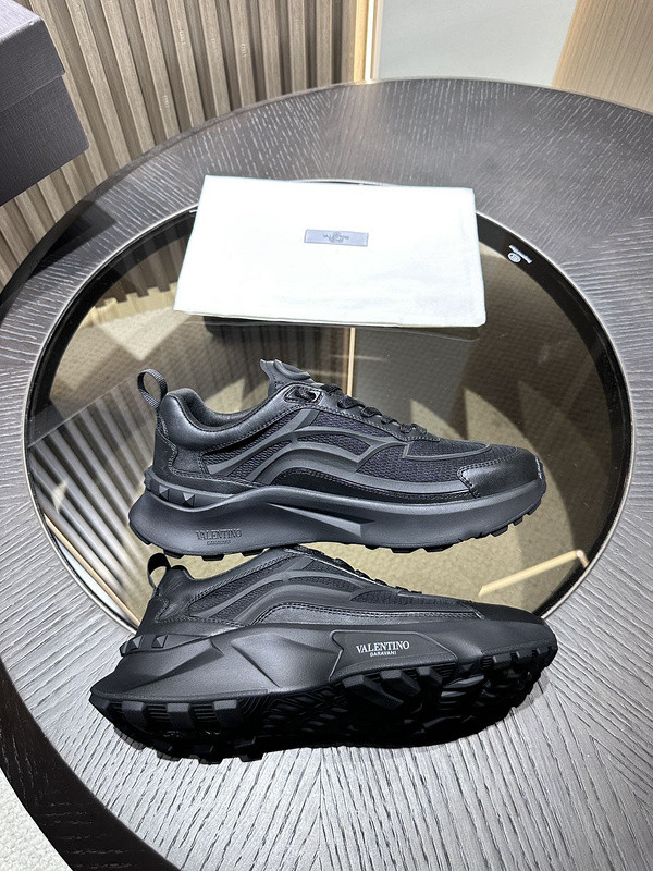Va1e*ntin0 sneaker