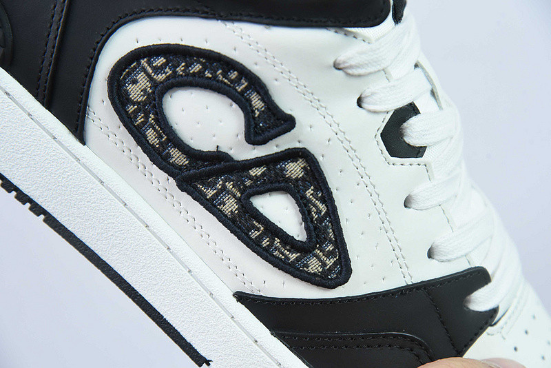 dio* sneaker