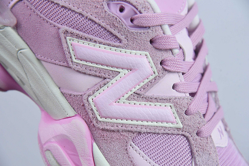 NEW BALANCE SNEAKER