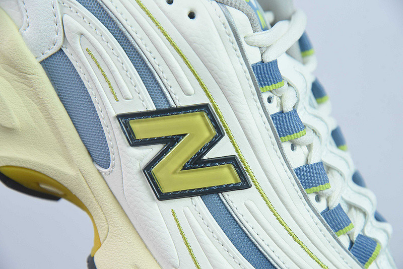 NEW BALANCE SNEAKER