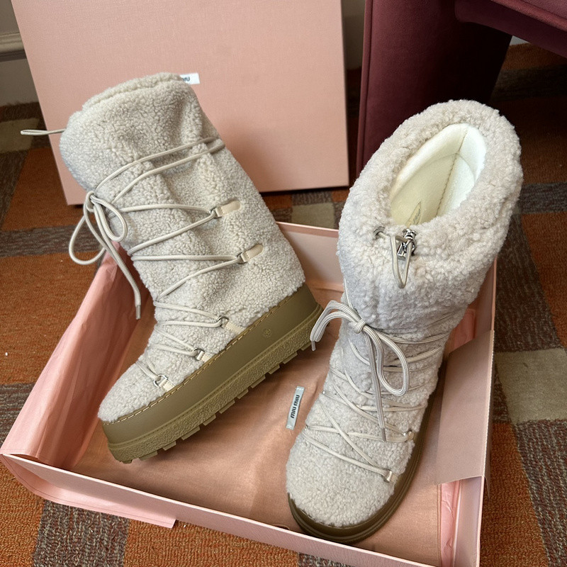 M1um1u sneaker