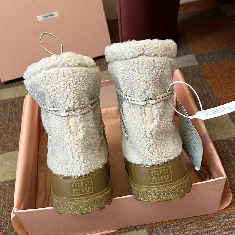 M1um1u sneaker