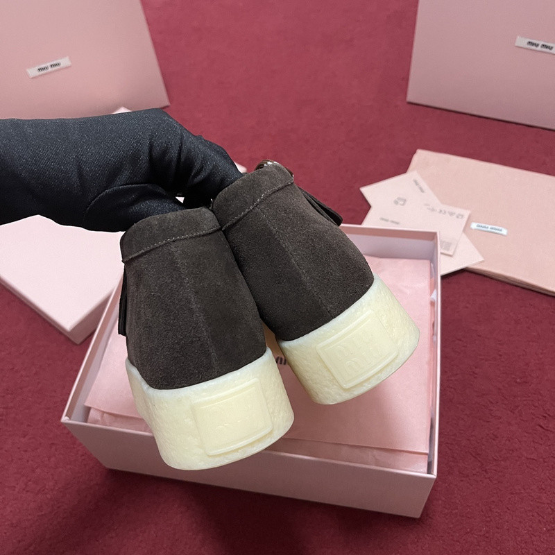 M1um1u sneaker