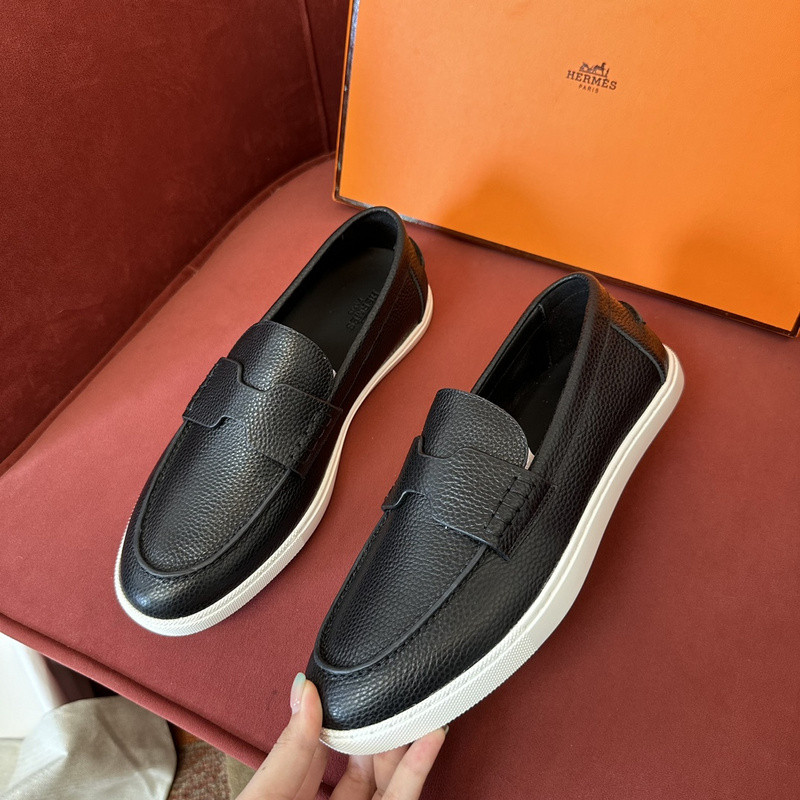 H**me5 sneaker
