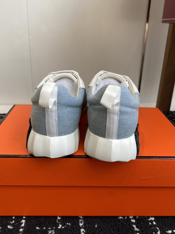 H**me5 sneaker