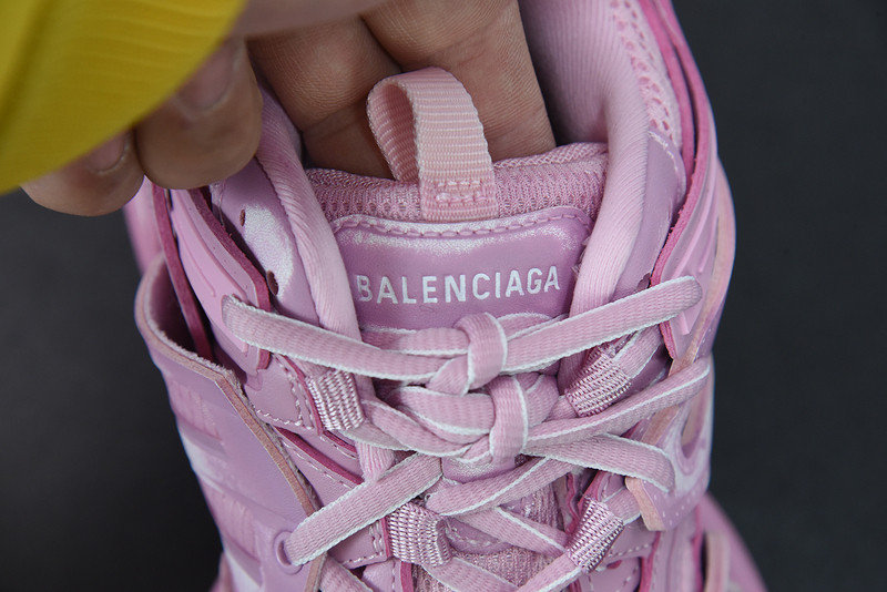 bc track sneaker