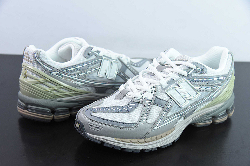 new balance sneaker