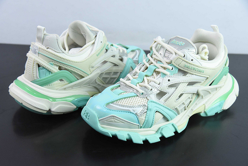 bc track sneaker