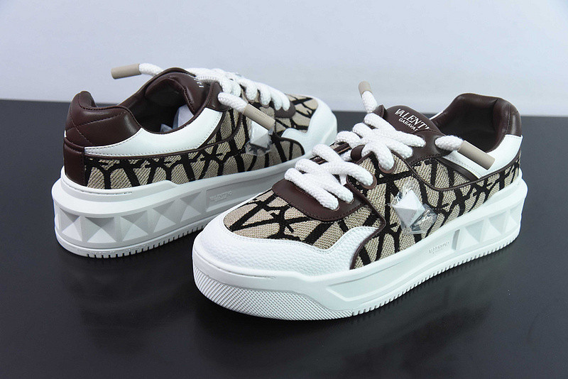 Va1e*ntin0 sneaker