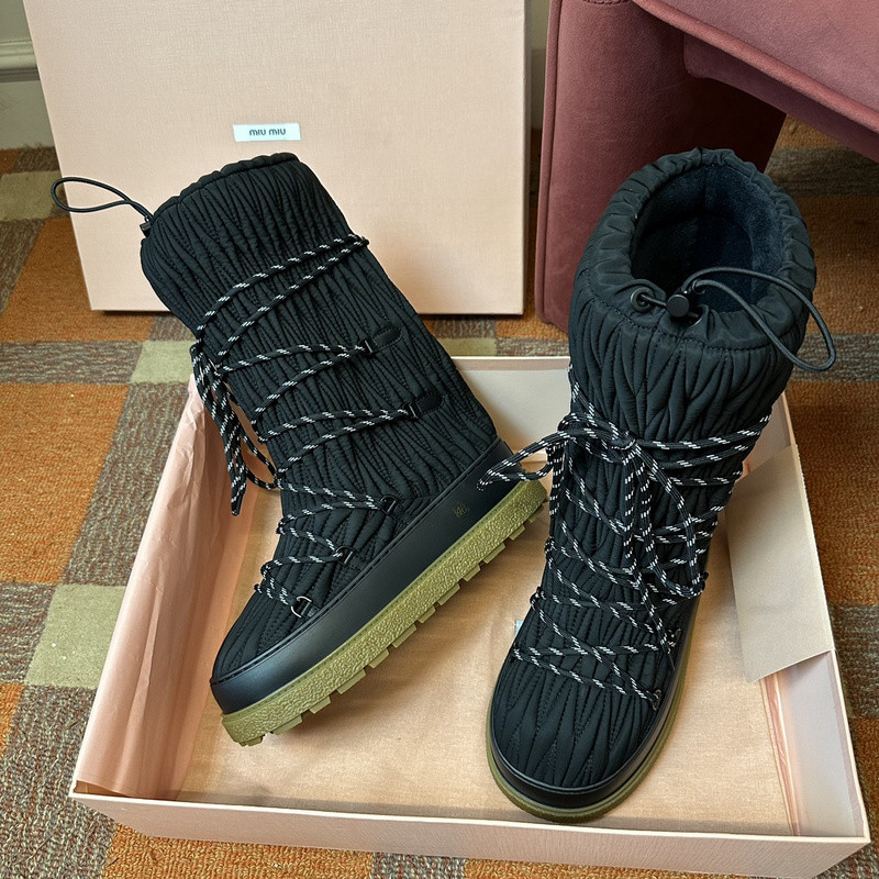 M1um1u sneaker
