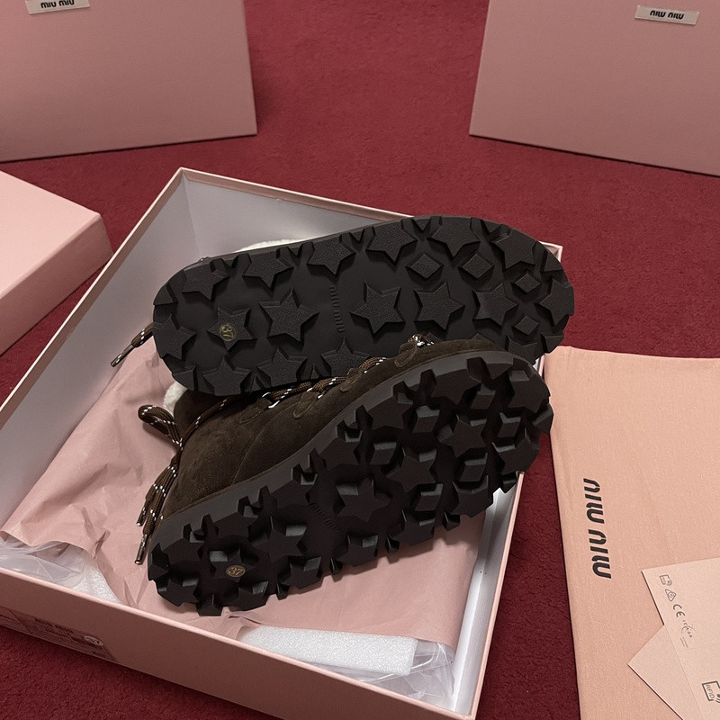 M1um1u sneaker