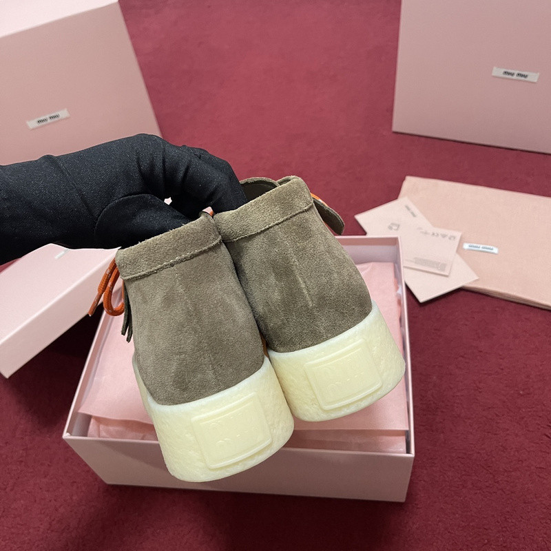 M1um1u sneaker