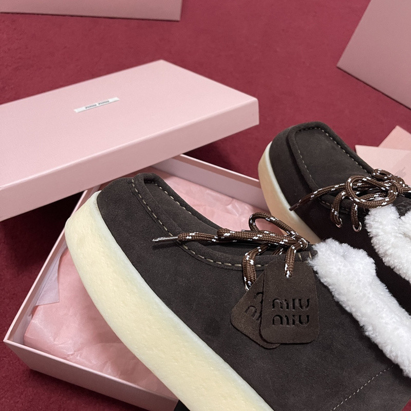 M1um1u sneaker
