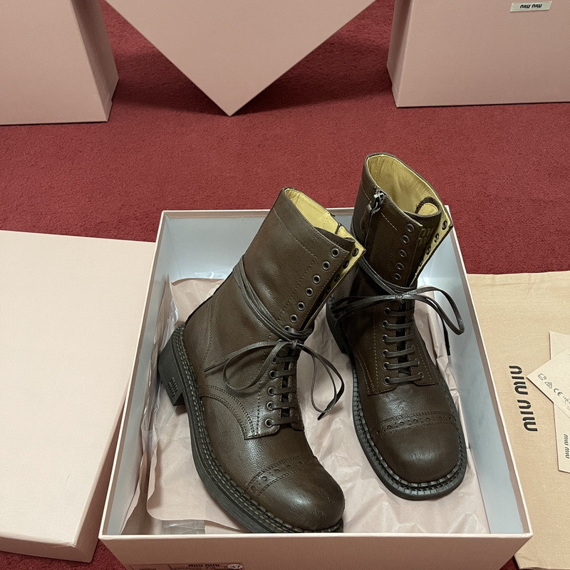 M1um1u sneaker
