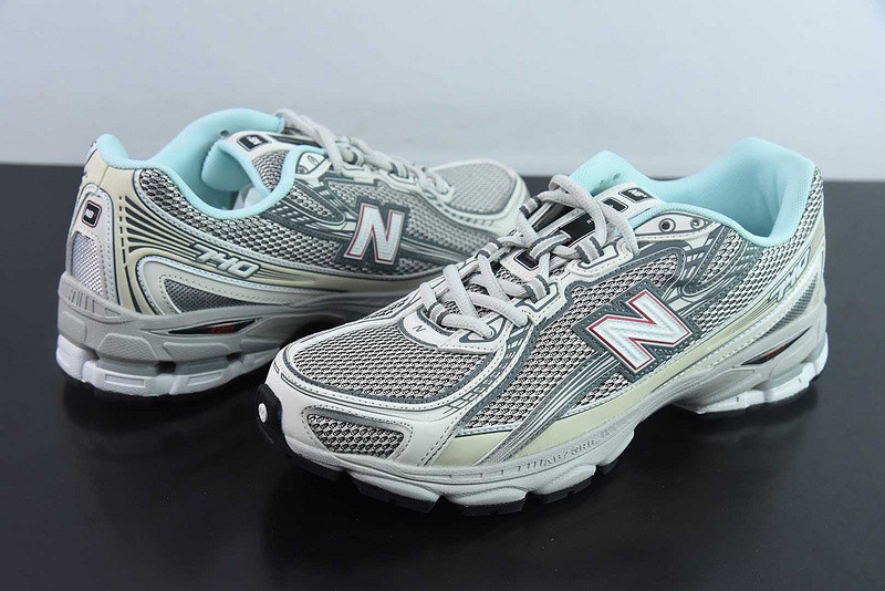 NEW BALANCE SNEAKER