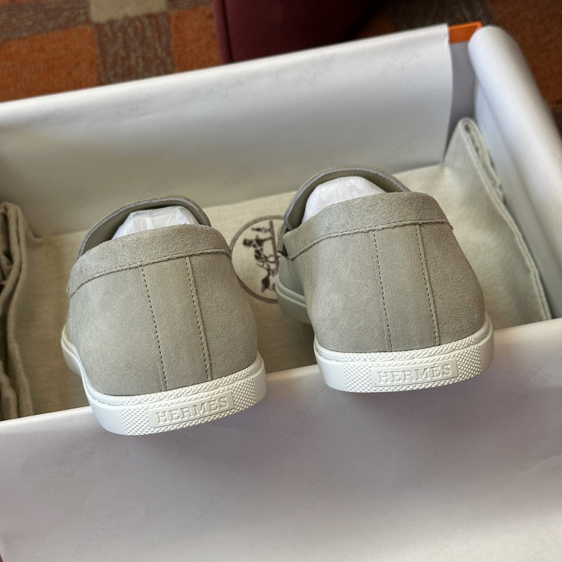 H**me5 sneaker