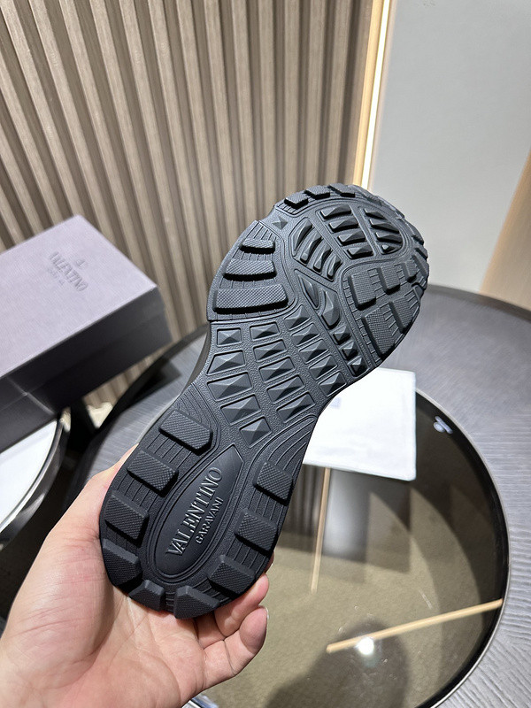 Va1e*ntin0 sneaker