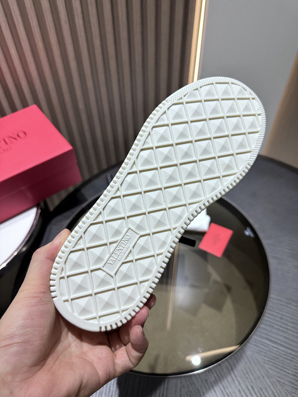 Va1e*ntin0 sneaker