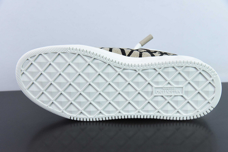 Va1e*ntin0 sneaker