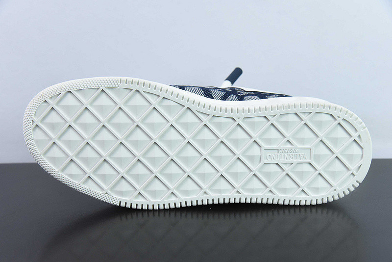 Va1e*ntin0 sneaker